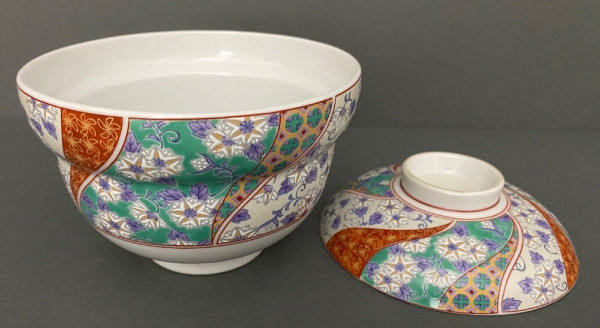 Chinese porcelain covered pot, red markings, 20th century, floral design