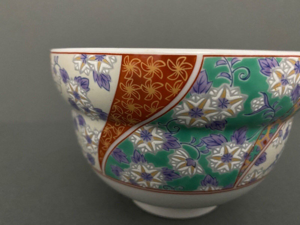 Chinese porcelain covered pot, red markings, 20th century, floral design