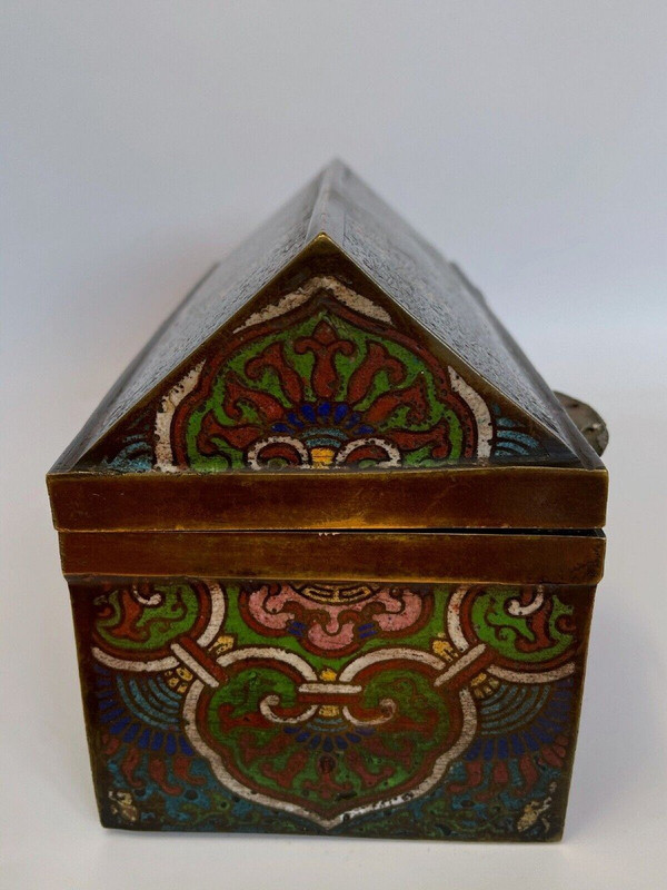Boite cloisonnée Chine signature chinoise à identifier XIXe riche décor