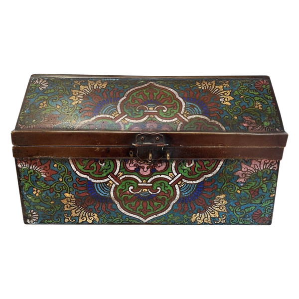 Boite cloisonnée Chine signature chinoise à identifier XIXe riche décor