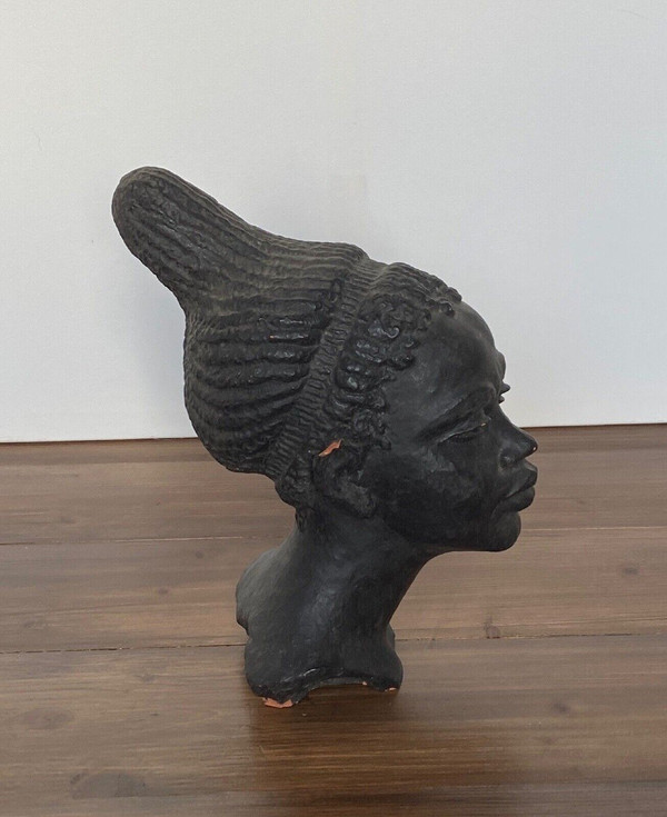 Scultura africaniste atelier femme à la chevelure 1940 di G. Bel