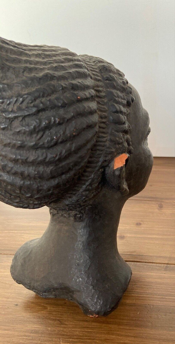 Scultura africaniste atelier femme à la chevelure 1940 di G. Bel