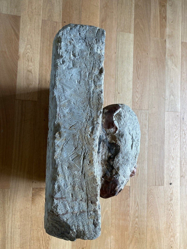 Scultura, profilo di uomo con capelli sul viso, pietra a taglio diretto XX secolo