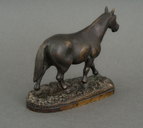 Cavallo da tiro in bronzo del XIX secolo con patina marrone scuro
