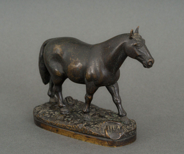 Cavallo da tiro in bronzo del XIX secolo con patina marrone scuro
