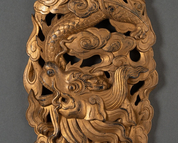 Geschnitztes vergoldetes Holzpaneel mit Drachendekor China Indochina XIX.