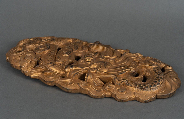 Geschnitztes vergoldetes Holzpaneel mit Drachendekor China Indochina XIX.