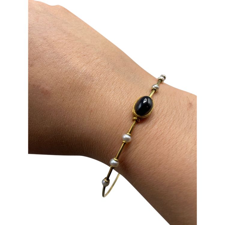 18 Ct Gold Bracelet Set With 7 Pearls And A Cabochon Sapphire