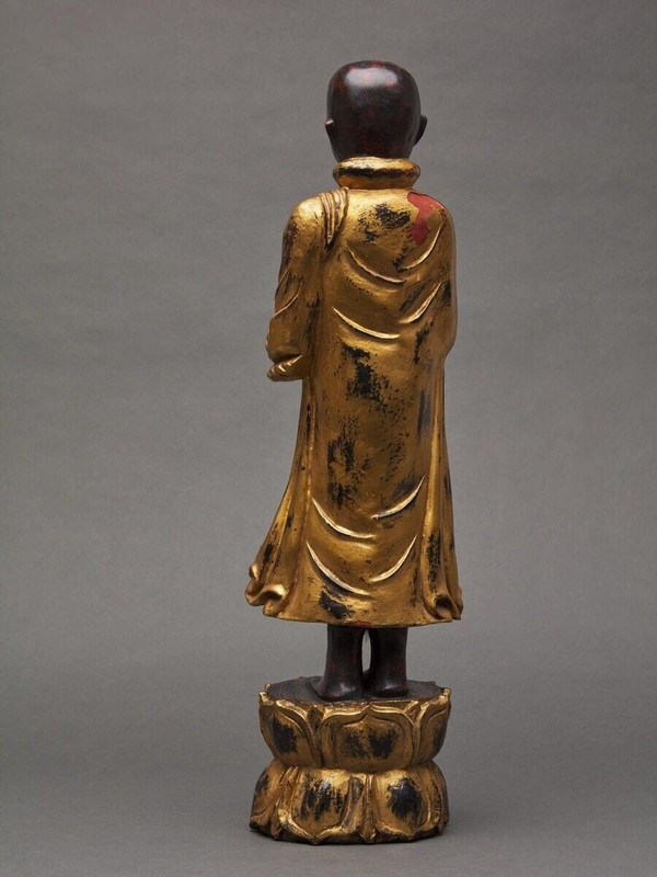 Soggetto di Buddha in legno intagliato e dorato in policromia, fine XIX secolo