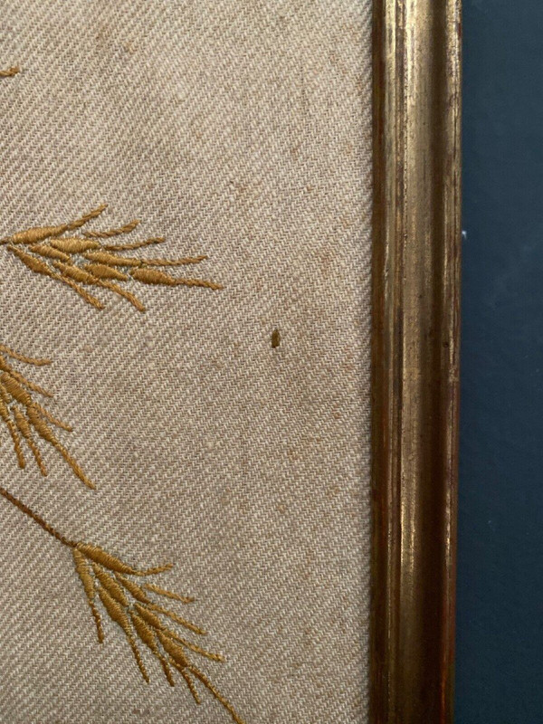 1900 Pannello ricamato in stile Luigi XVI con decoro di uccelli e cornice a baguette