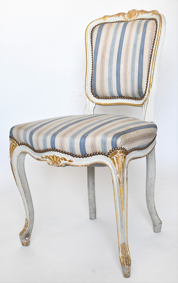 Suite de 4 chaises de style Louis XV 