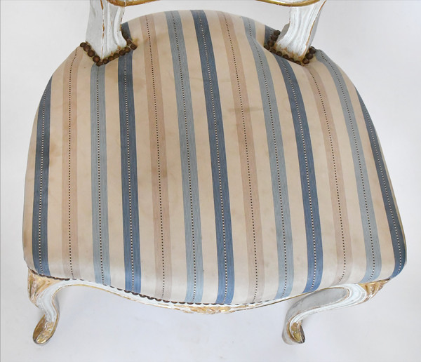 Suite de 4 chaises de style Louis XV 