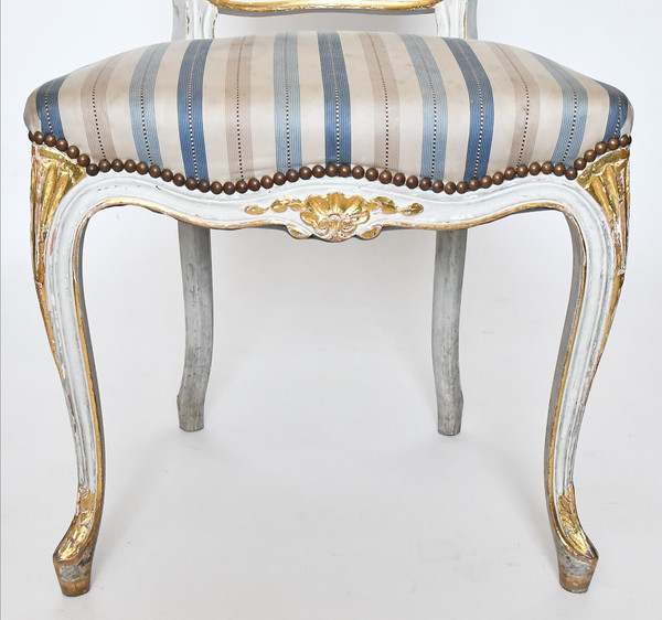 Suite de 4 chaises de style Louis XV 