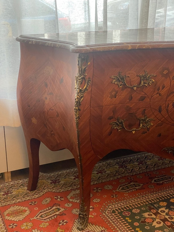 Cassettone curvo in stile Luigi XV Legno di palissandro e intarsi floreali