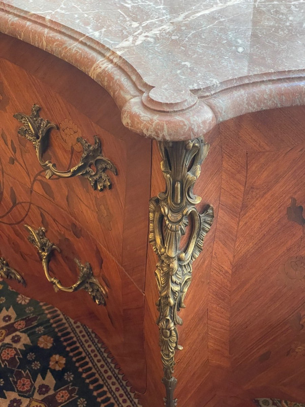 Cassettone curvo in stile Luigi XV Legno di palissandro e intarsi floreali
