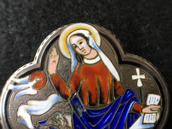 Spilla in argento cloisonné del XIX secolo 22 g, marchio del granchio Vergine Maria e colomba