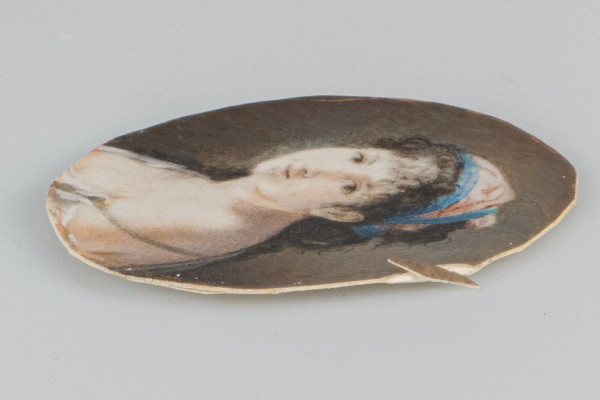 Miniature du début XIXe portrait de jeune Gitane au foulard