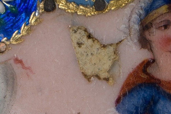 Broche en émail à froid fin XVIIIe décor romantique perlage