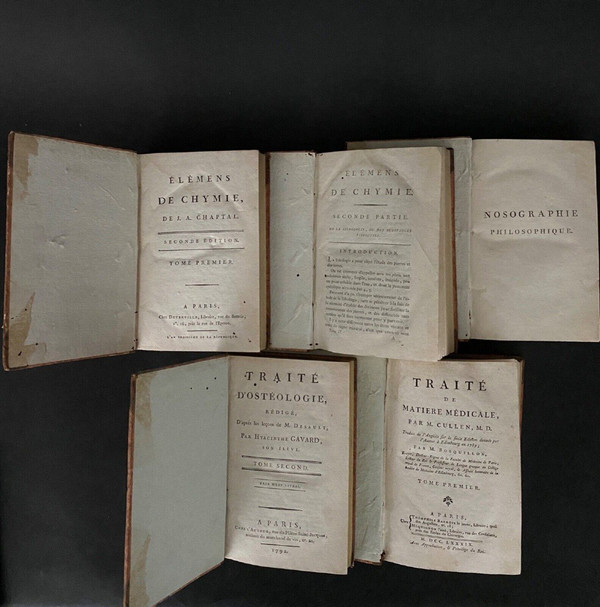 11 Bände medizinische Bücher Osteologie Chirurgie Chemie Nosographien 1790