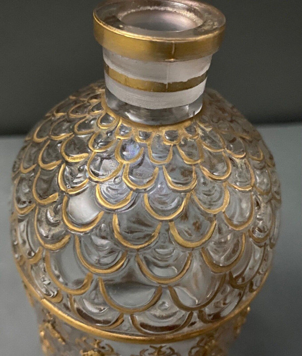 Guerlain Paris gravierte Bienenmodell-Parfümflasche aus Glas