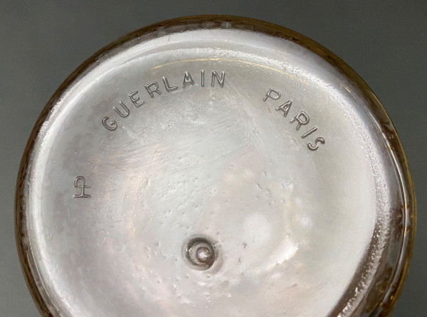 Guerlain Paris gravierte Bienenmodell-Parfümflasche aus Glas