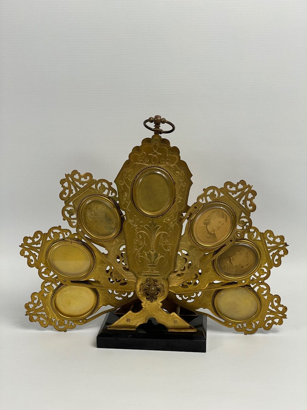 Porte Photo Représentant Un écran De Cheminée en forme d’éventail époque Napoléon III