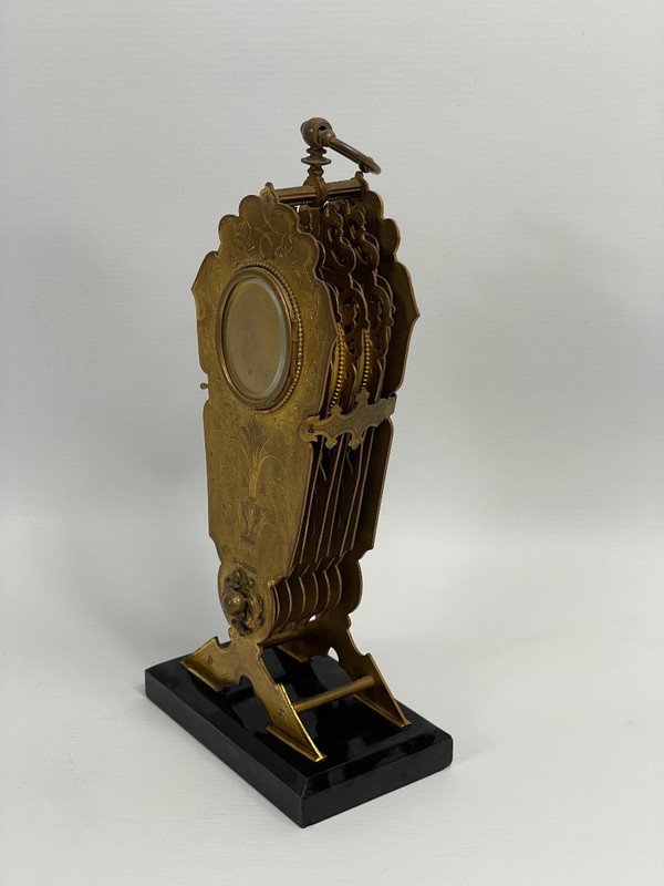 Porte Photo Représentant Un écran De Cheminée en forme d’éventail époque Napoléon III