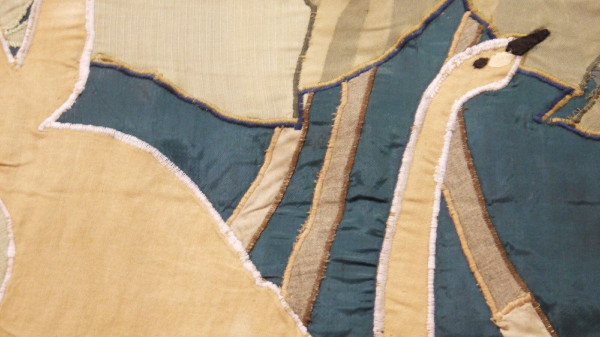 Gobelin und Seide verziert mit Vögeln, geometrischer Schnitt aus dem Jahr 1930