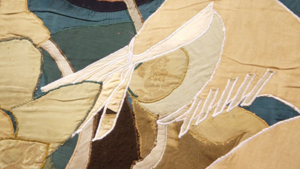 Gobelin und Seide verziert mit Vögeln, geometrischer Schnitt aus dem Jahr 1930