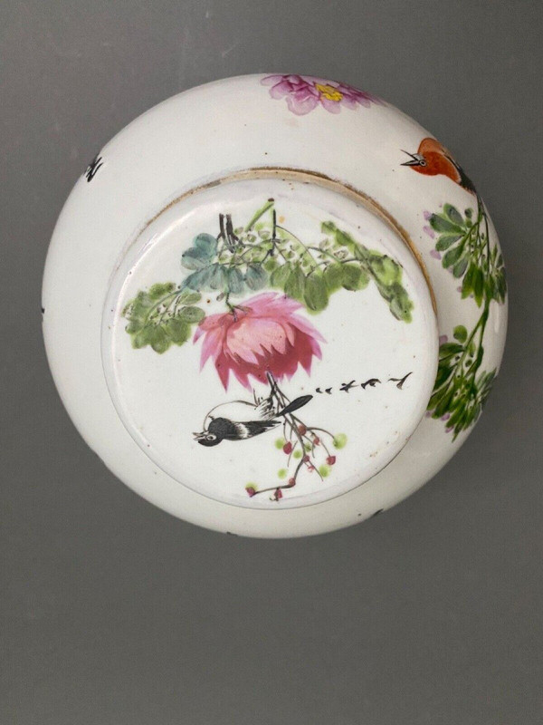 Vaso coperto in porcellana cinese del XX secolo con segni di decorazione di uccelli