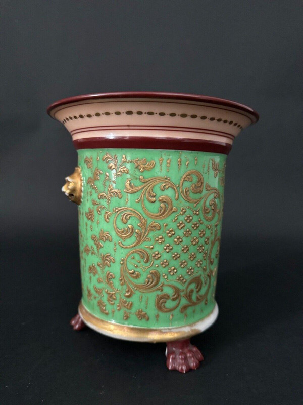 Cache-pot époque Louis-Philippe décor romantique XIXe fond vert
