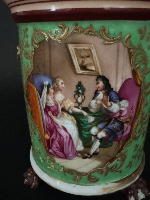 Cache-pot époque Louis-Philippe décor romantique XIXe fond vert