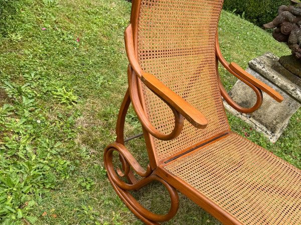 1900 FOLDING LOUNGE CHAIR MODEL ATTRIBUTED TO THONET