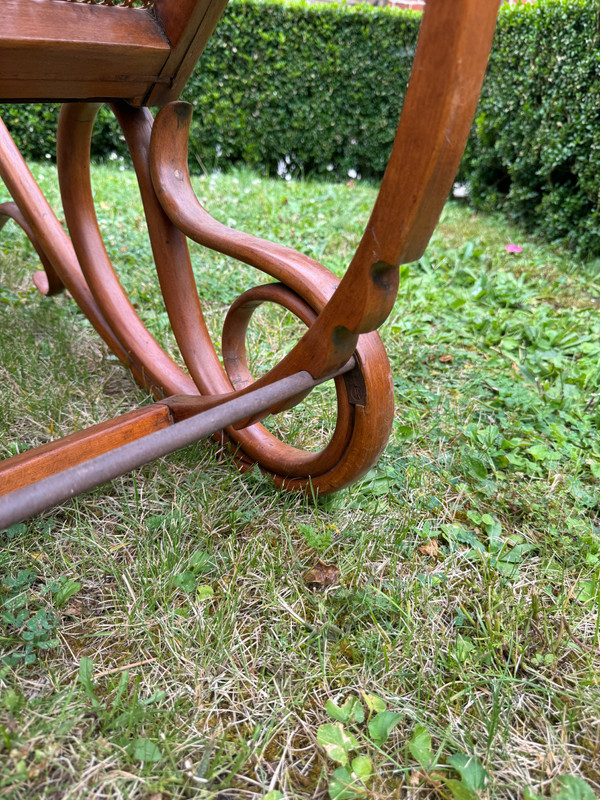 1900 FOLDING LOUNGE CHAIR MODEL ATTRIBUTED TO THONET