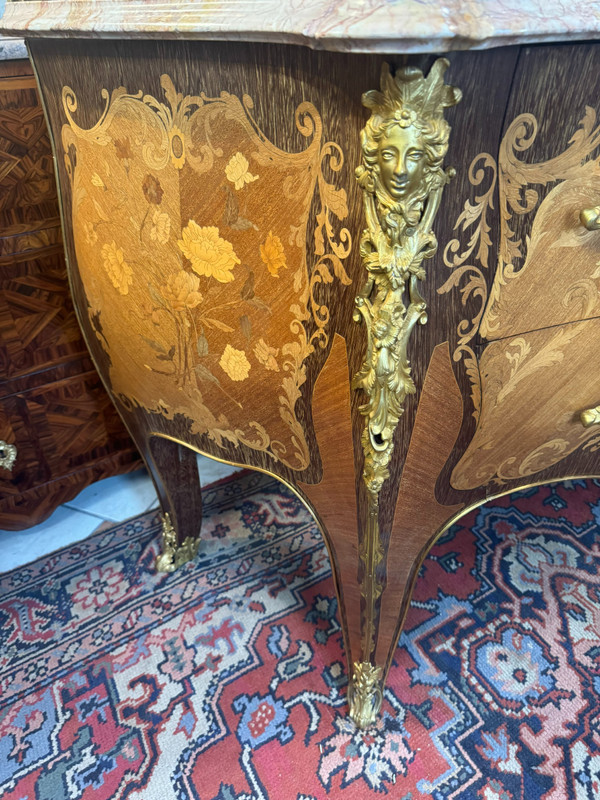COMMODE SAUTEUSE EN MARQUETERIE de style LOUIS XV – début 20ème -