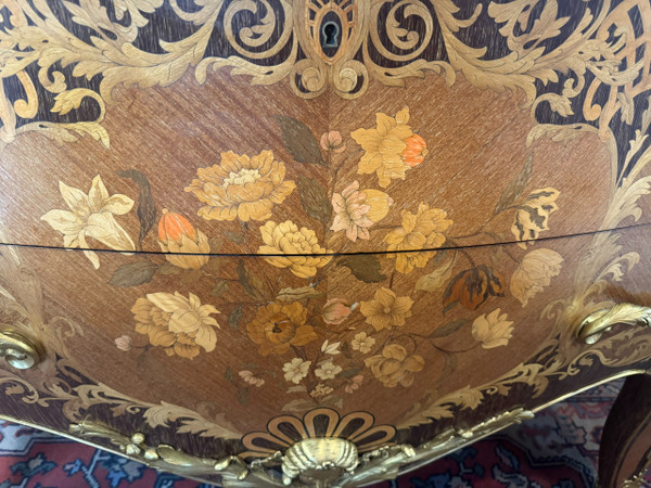 COMMODE SAUTEUSE EN MARQUETERIE de style LOUIS XV – début 20ème -