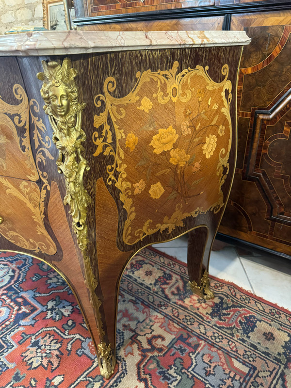 COMMODE SAUTEUSE EN MARQUETERIE de style LOUIS XV – début 20ème -