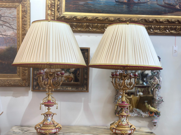 Coppia di lampade in porcellana di Sèvres della fine del XIX secolo 