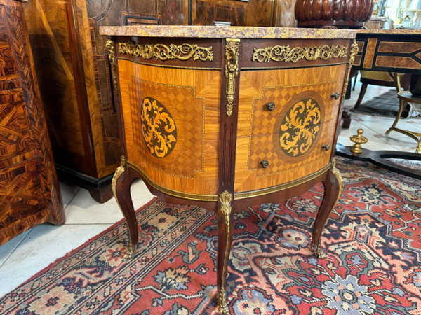 COMMODE DEMI LUNE DE STYLE LOUIS XV
