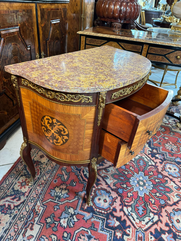COMMODE DEMI LUNE DE STYLE LOUIS XV