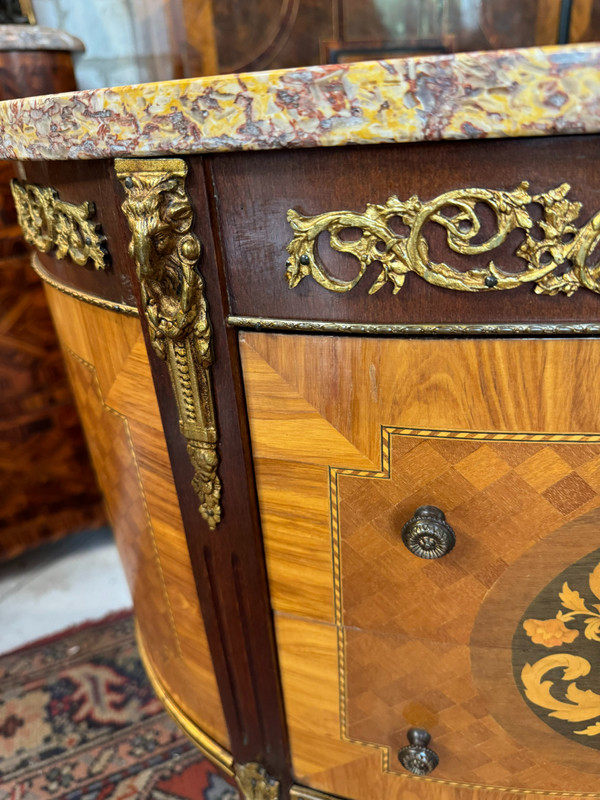 COMMODE DEMI LUNE DE STYLE LOUIS XV