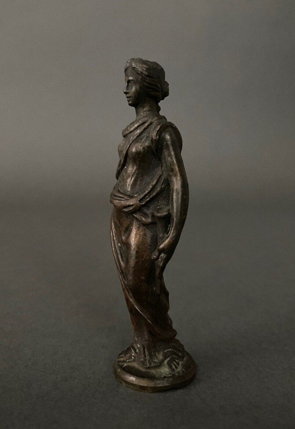 Kleine antike Bronze aus dem 19. Jahrhundert mit Schokoladenpatina