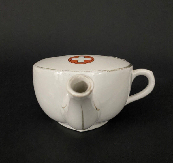 Porcelain sick bottle Red Cross war of 14-18