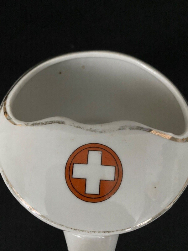 Porcelain sick bottle Red Cross war of 14-18