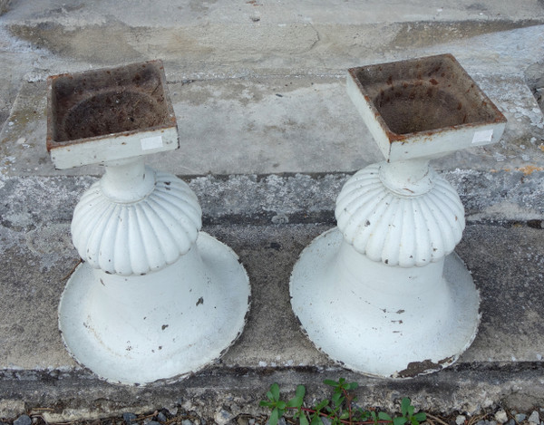 Pair of large Medici cast iron garden ornamental vases, 19th century - 51.5cm