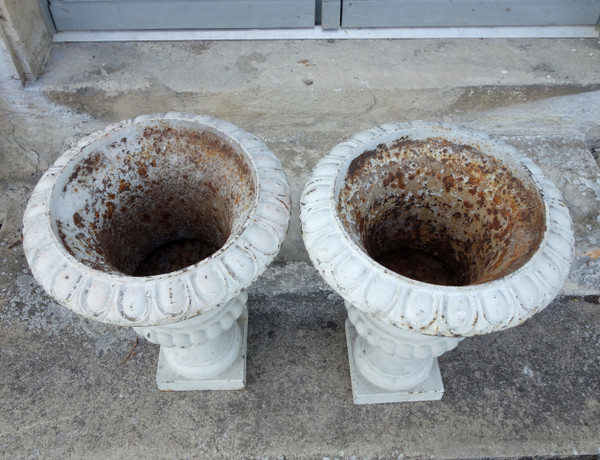 Pair of large Medici cast iron garden ornamental vases, 19th century - 51.5cm