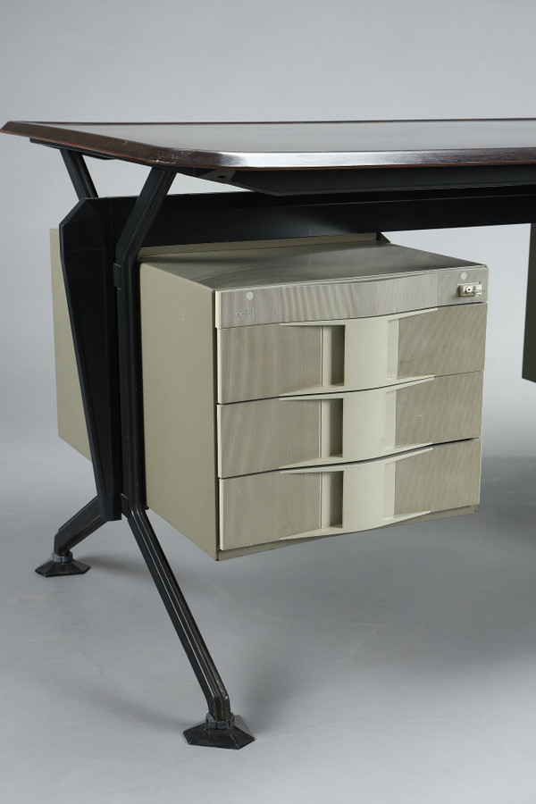 Grande scrivania “ARCO” per Olivetti di BBPR
