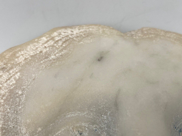 Head of a young girl in marble in the style of the Haute Époque 20th century sculpture