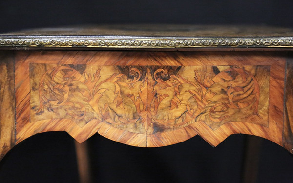 Table marquetée Napoléon III XIXème siècle 