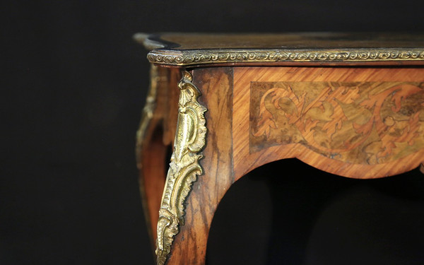 Table marquetée Napoléon III XIXème siècle 
